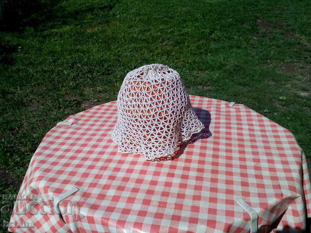 Old knit hat with price 10.00 BGN | € 5.11 Old knit hat with price 10.00 BGN | € 5.11