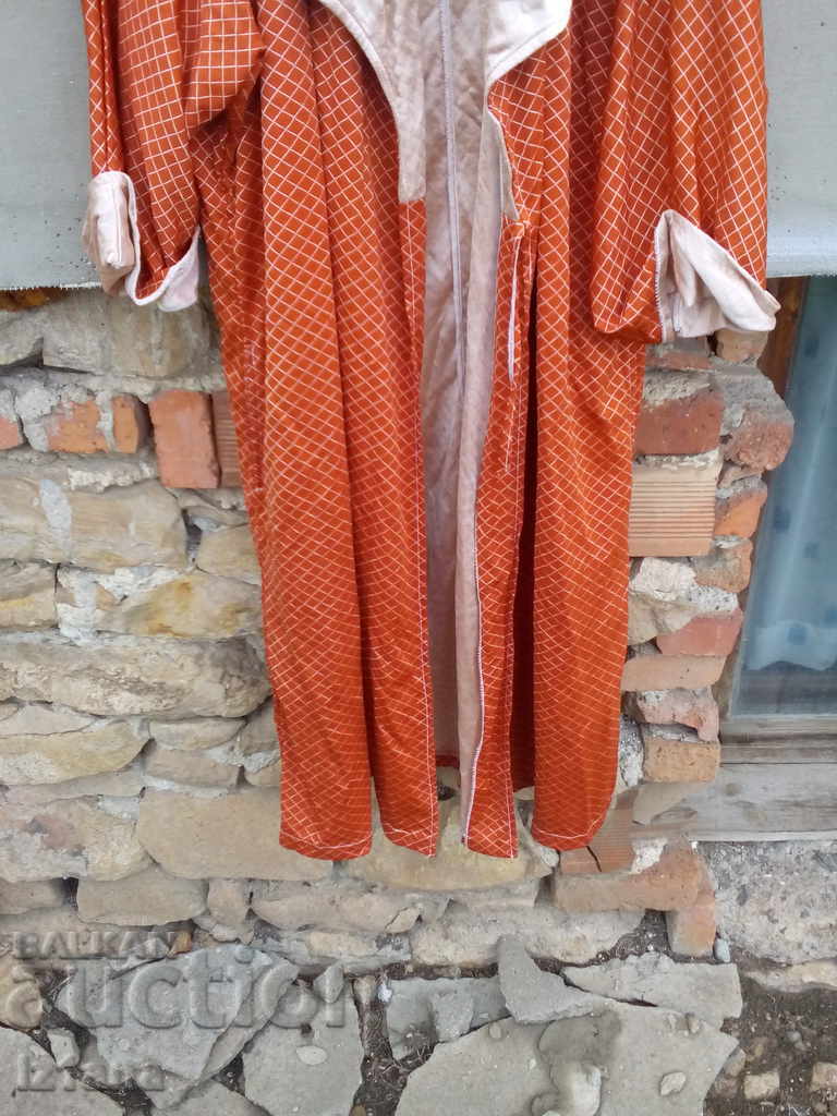 Auction Old lady's robe Auction Old lady's robe