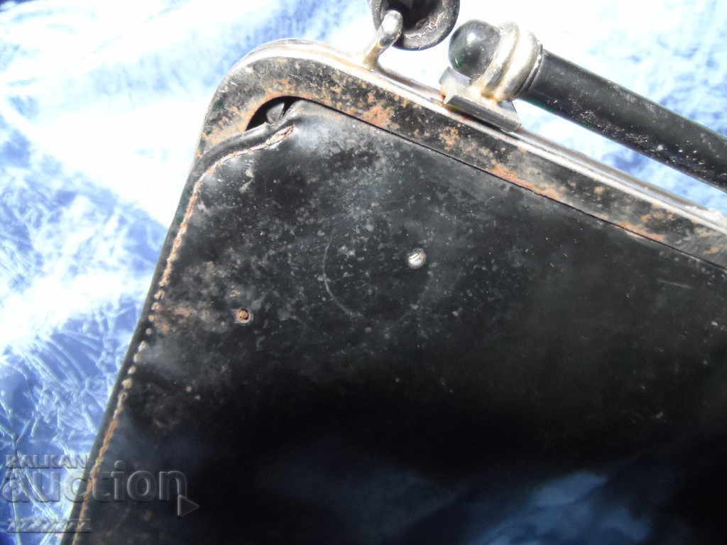 Delivery of old patent handbag Delivery of old patent handbag