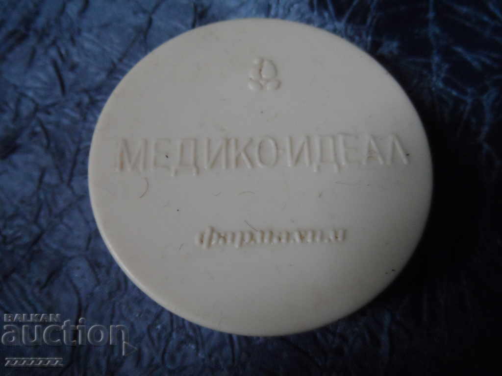 Delivery of plastic cream container Delivery of plastic cream container