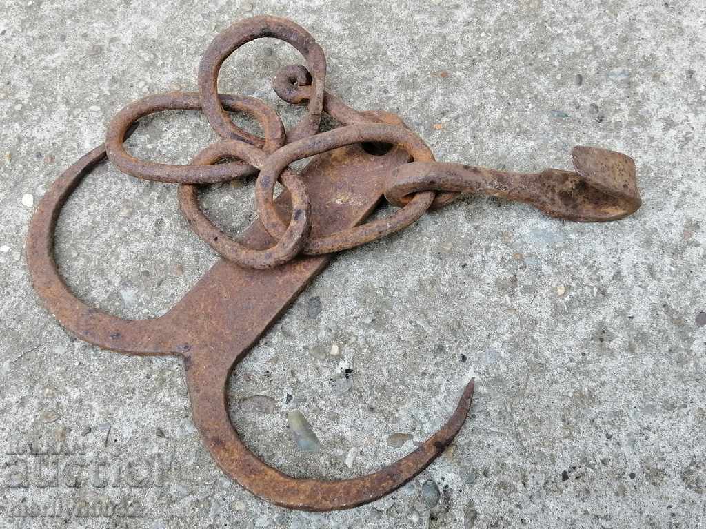 Auction An old forged scraping hook, double twin Auction An old forged scraping hook, double twin