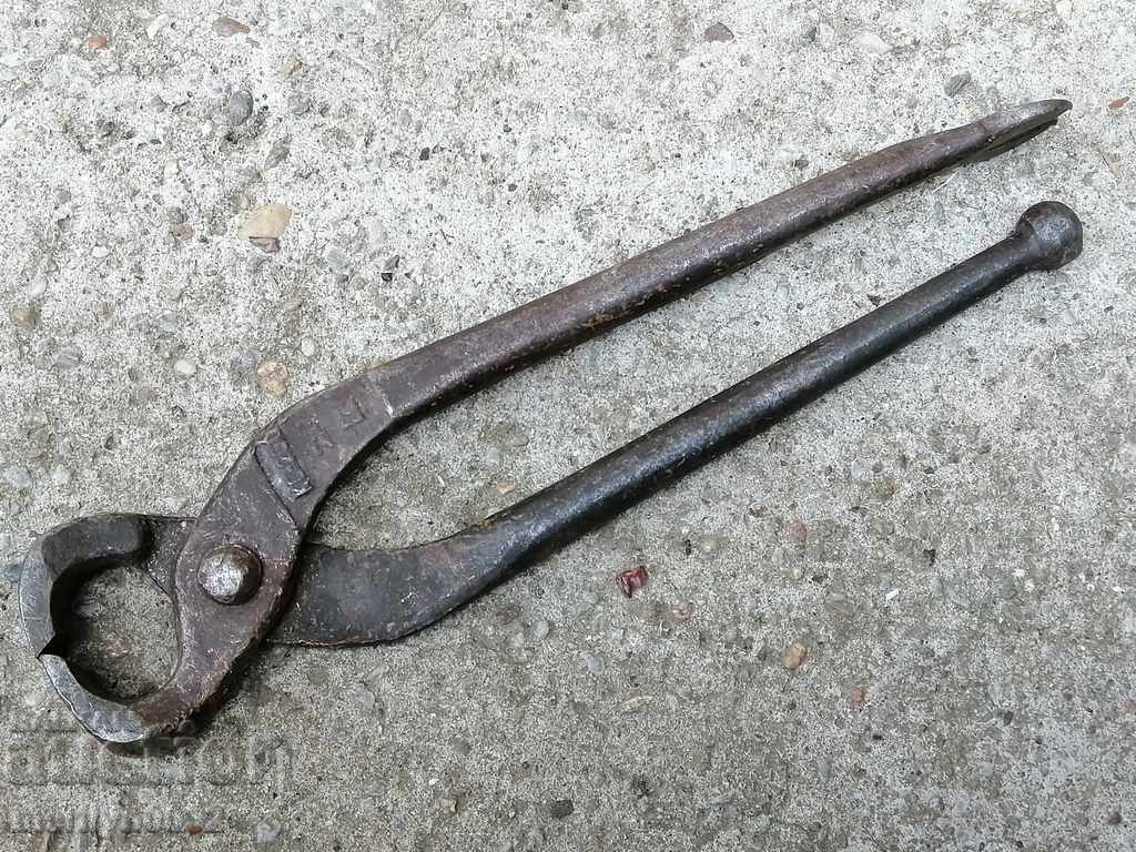 Clește vechi, fier forjat, clește tip patent cu preț € 26.94 | 52.69 BGN
