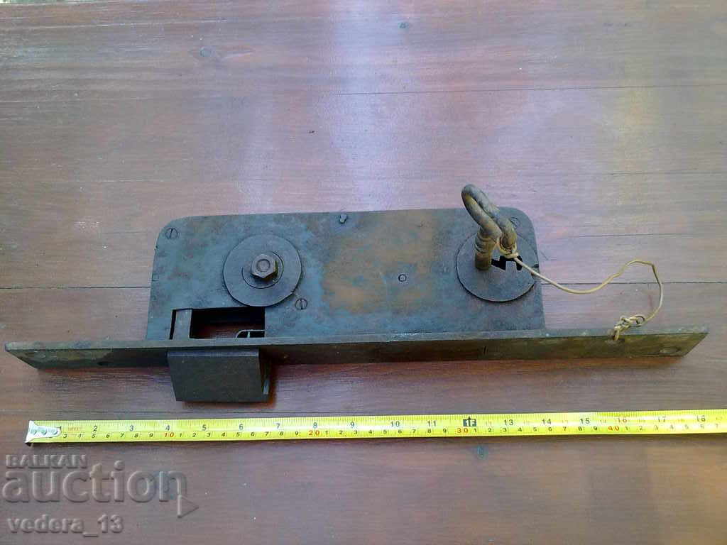 τεράστια παλιά κλειδαριά με τιμή € 38.35 | 75.01 BGN