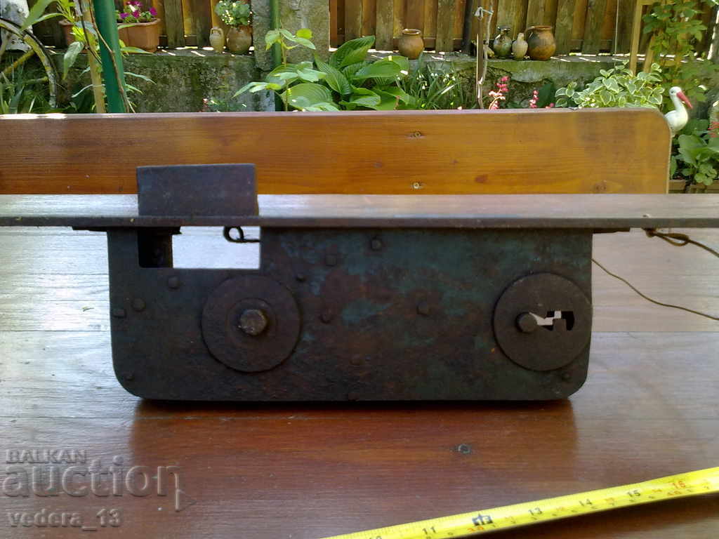 τεράστια παλιά κλειδαριά - 6