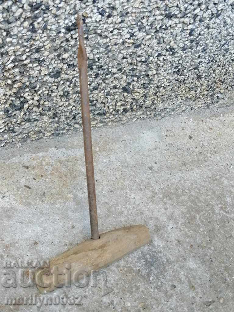 Old woodcutter, chopper, drill, tool with price 26.00 BGN | € 13.29