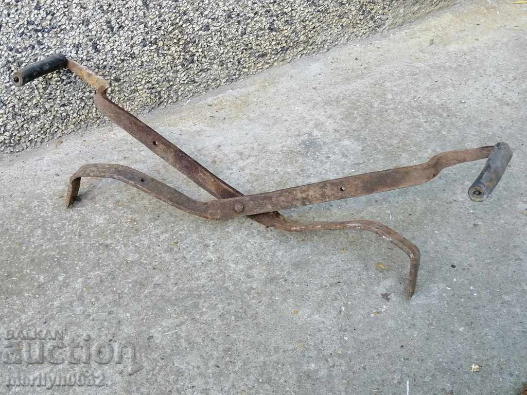 Auction Old pliers for carrying wrought iron logs, tool Auction Old pliers for carrying wrought iron logs, tool