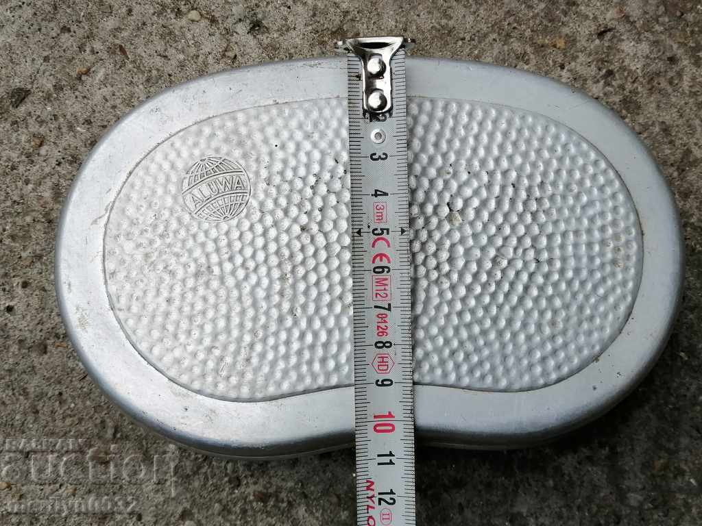 Delivery of Old tourist box for sandwiches Delivery of Old tourist box for sandwiches