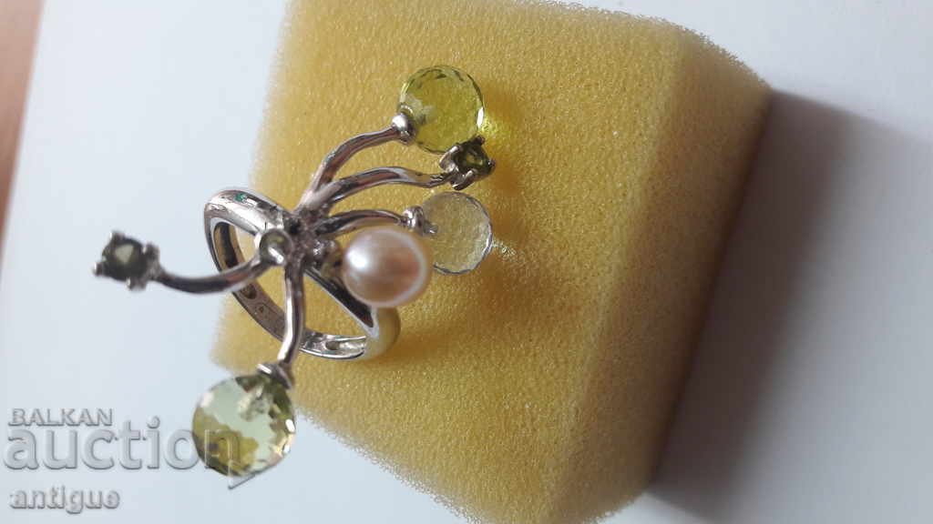 Delivery of Beautiful stylish silver ring for ladies