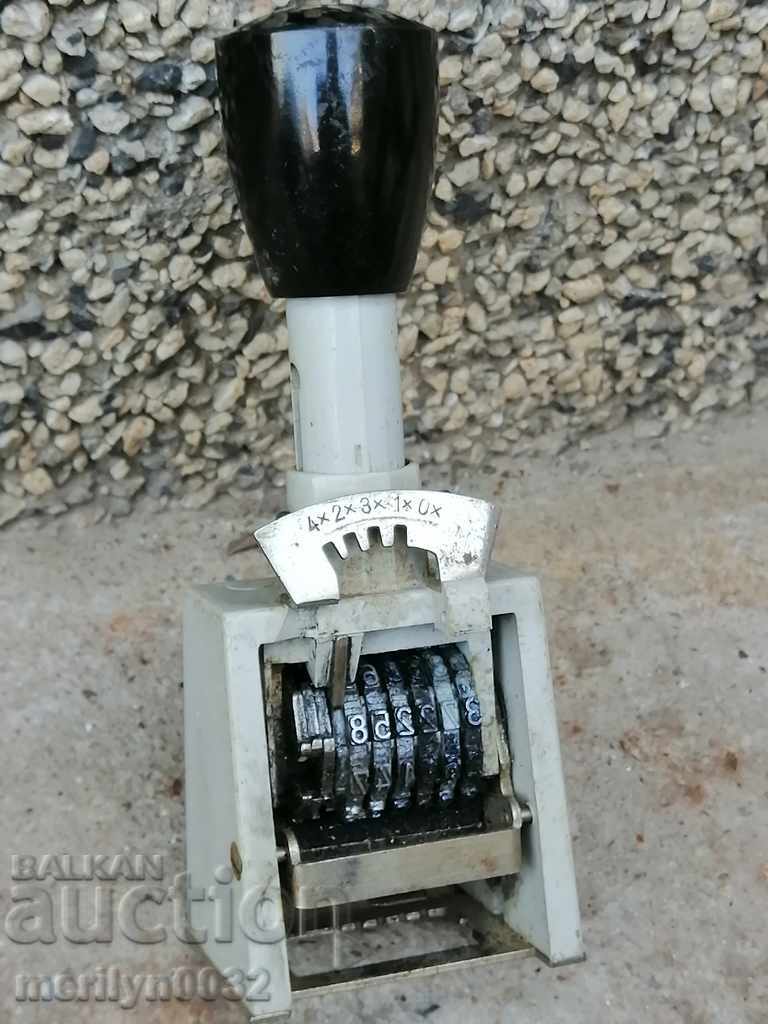 Auction Rotated Digit Print Auction Rotated Digit Print