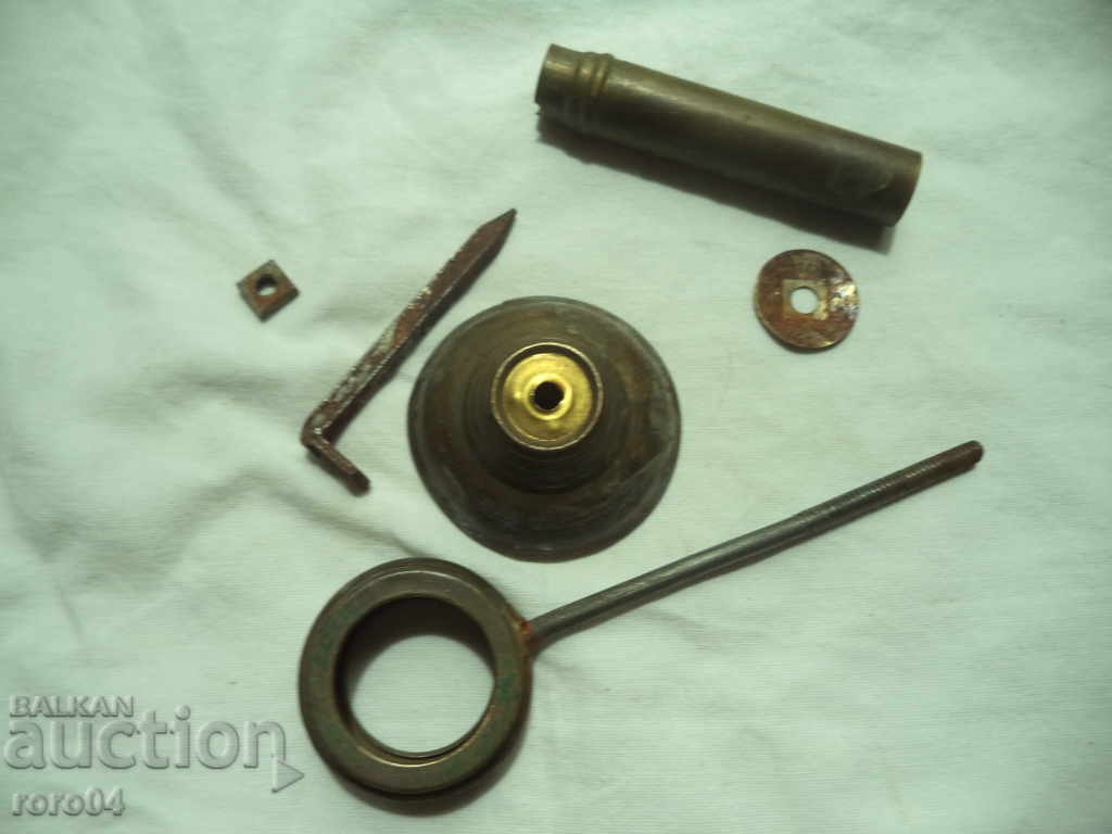 STAND FROM OLD CORNICE - 5 STAND FROM OLD CORNICE - 5