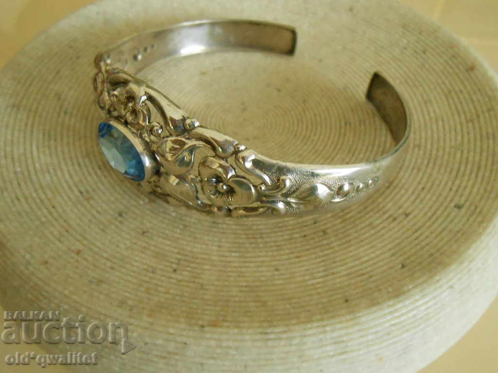 Delivery of Unusual, very old bracelet, motifs from nature Delivery of Unusual, very old bracelet, motifs from nature
