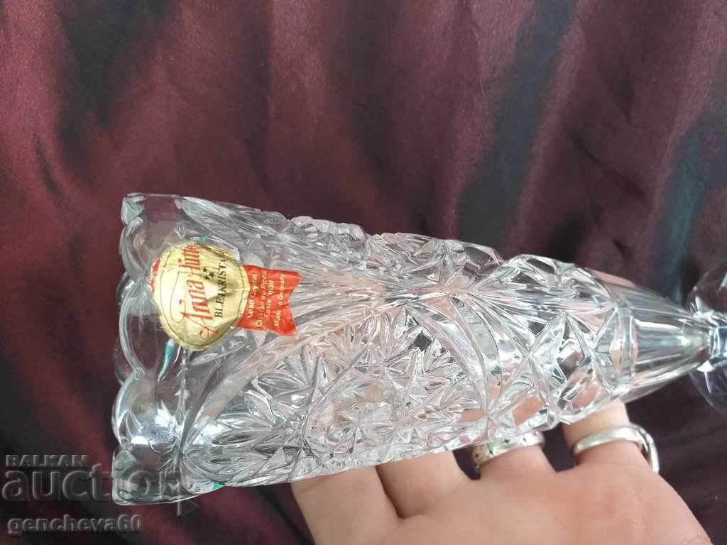Delivery of GDR crystal vase by the famous Anna Hutte