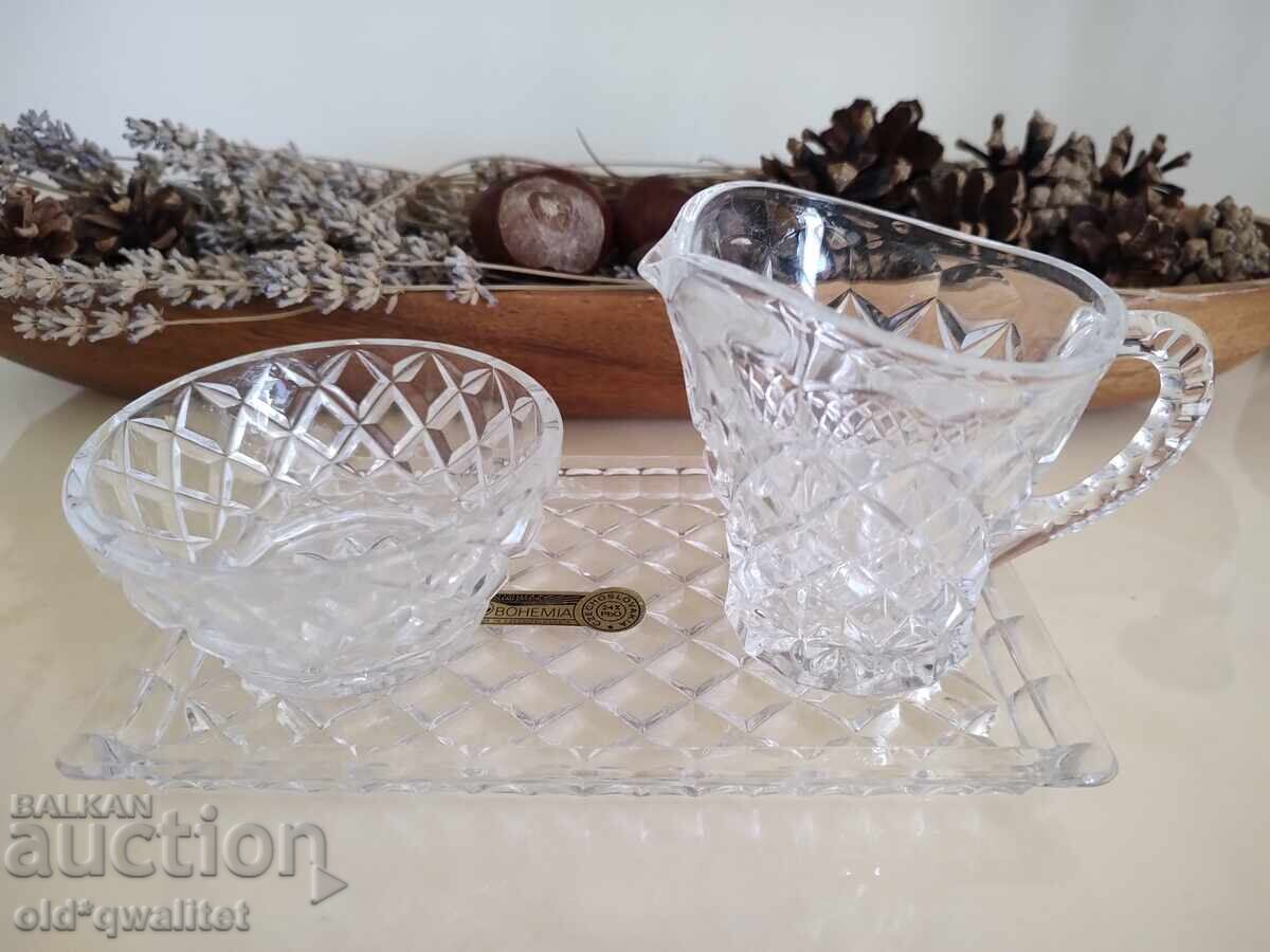 Auction  Bohemia porcelain, beauty and style for the home!