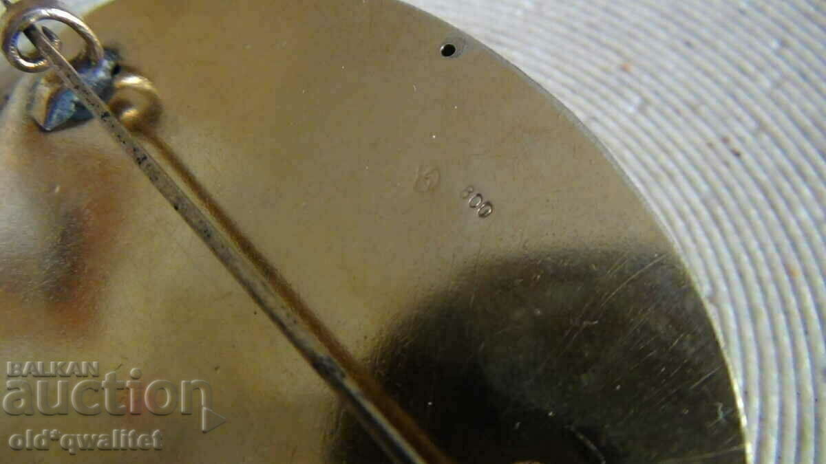 Auction BROOCH, silver with stone, gilding, before 1920 Auction BROOCH, silver with stone, gilding, before 1920