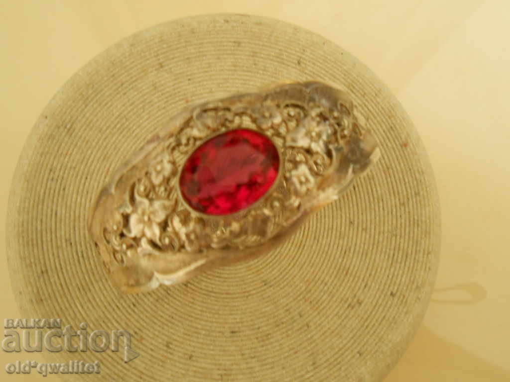 Delivery of Unusual, old bracelet motifs from nature red accent Delivery of Unusual, old bracelet motifs from nature red accent