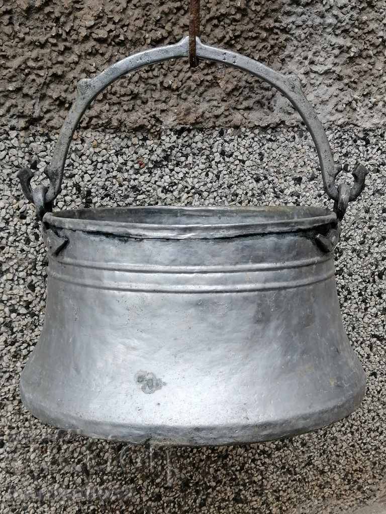 Cazan conservat, monedă de cupru, monedă de cupru, vas de cupru