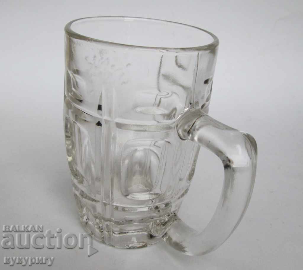 Licitație O cană veche de sticlă regală cu un leu Licitație O cană veche de sticlă regală cu un leu