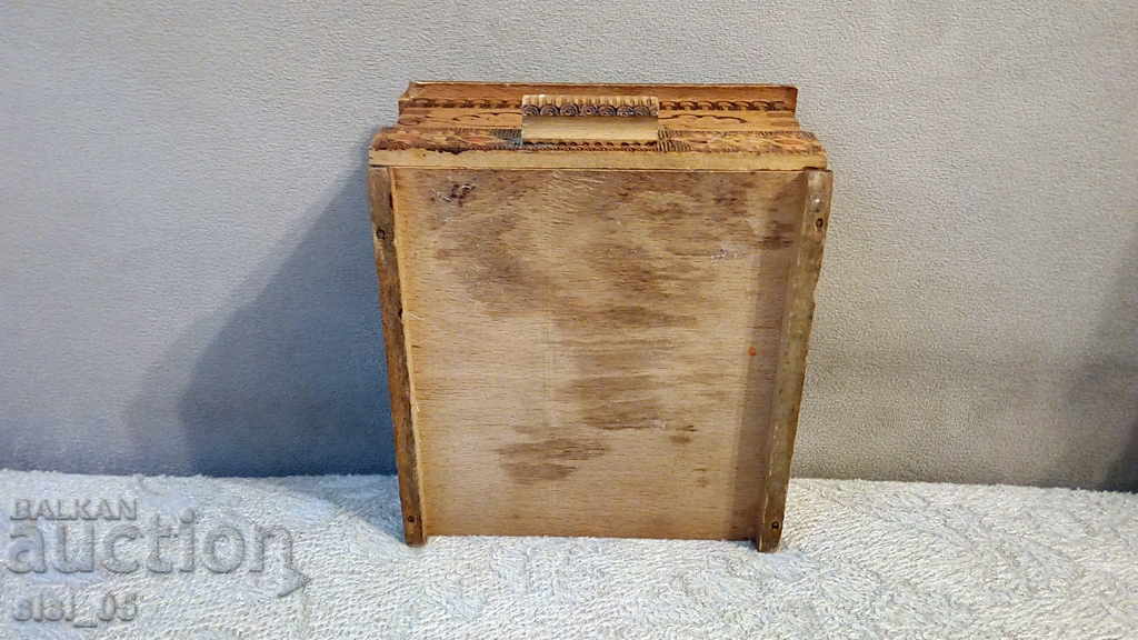 Delivery of Old wooden cigarette case cigarette case Delivery of Old wooden cigarette case cigarette case