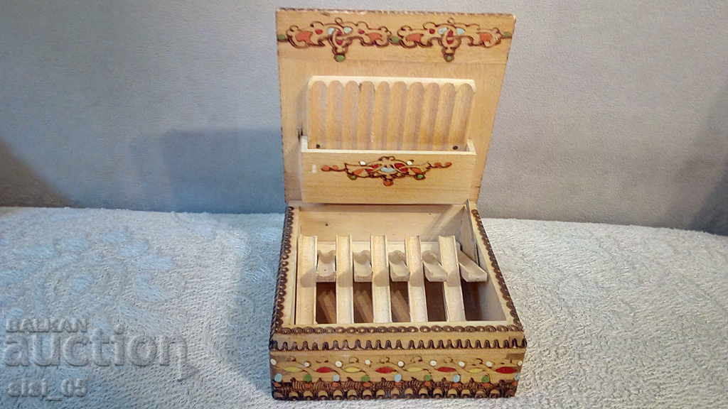 Delivery of Old wooden cigarette case cigarette case Delivery of Old wooden cigarette case cigarette case