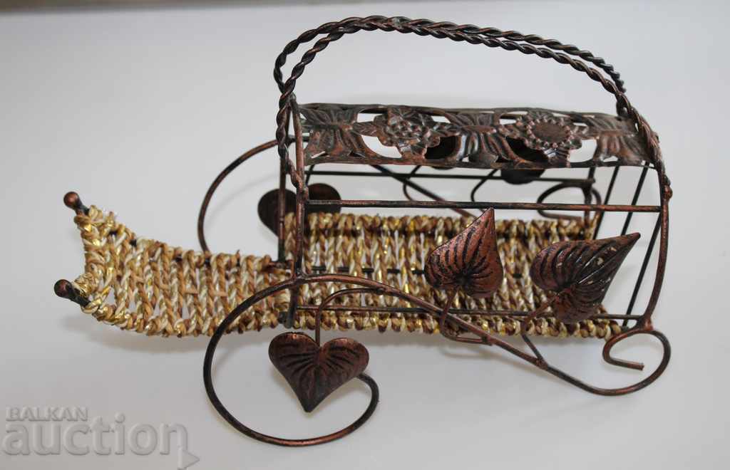 BOTELĂ DE BUCURI DE VINTA DE METAL cu preț € 9.00 | 17.60 BGN BOTELĂ DE BUCURI DE VINTA DE METAL cu preț € 9.00 | 17.60 BGN