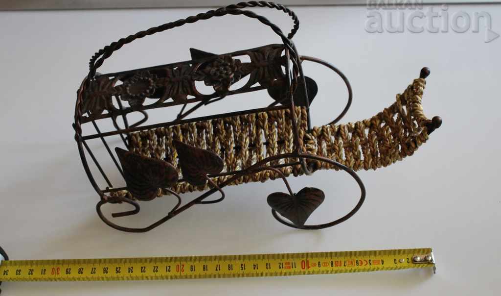 Livrarea BOTELĂ DE BUCURI DE VINTA DE METAL Livrarea BOTELĂ DE BUCURI DE VINTA DE METAL