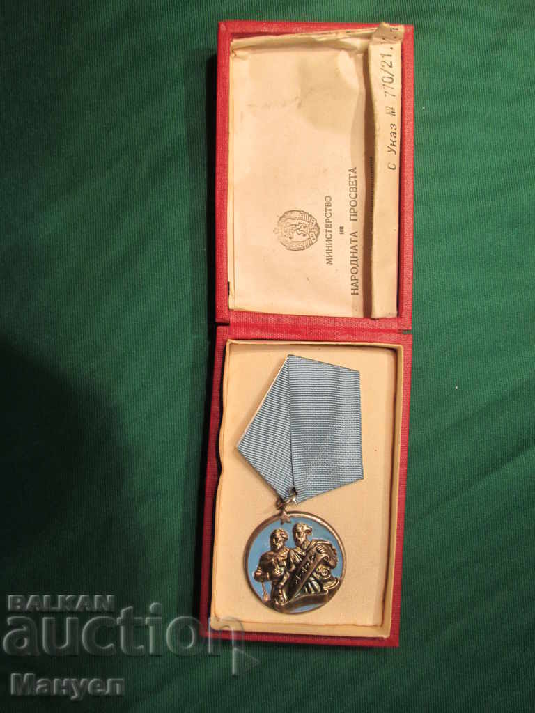 Delivery of Selling an order with a decree and a box.RRRRRRRRRRR Delivery of Selling an order with a decree and a box.RRRRRRRRRRR