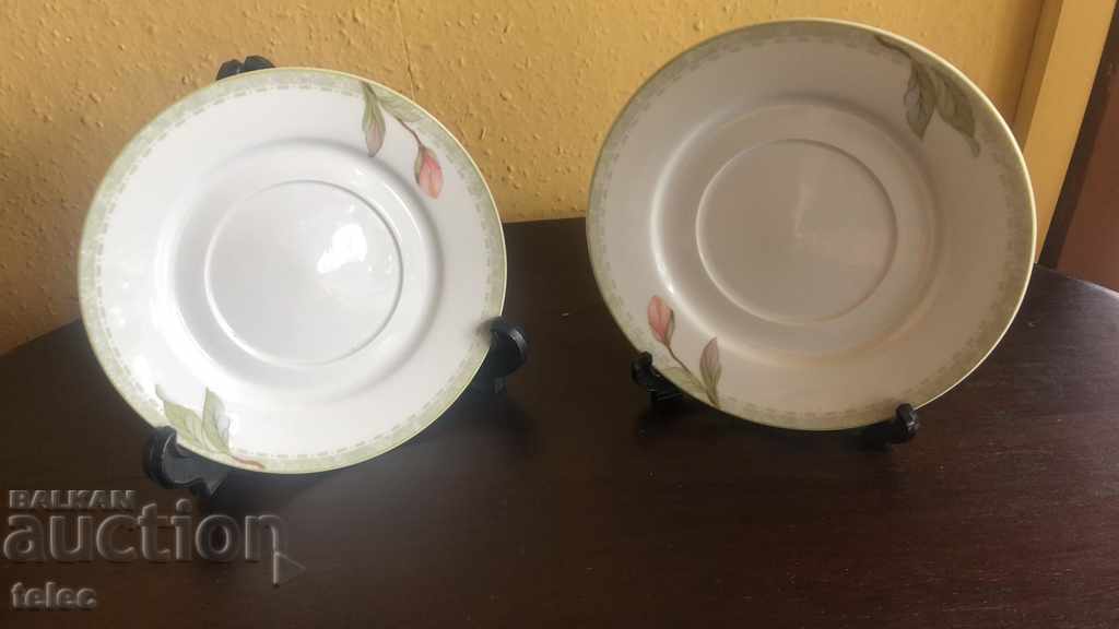 Two porcelain plates Oneida