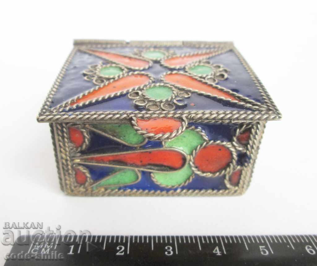 Delivery of Old small box handmade box with cell enamel