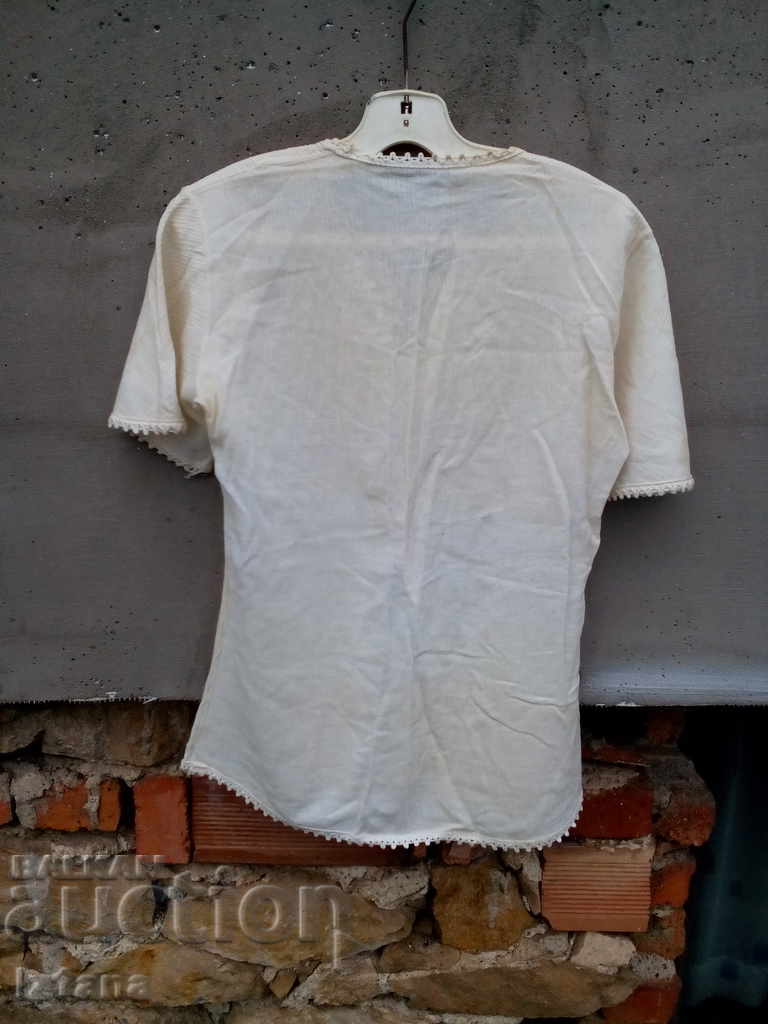 Delivery of Old women's kenaren shirt, blouse