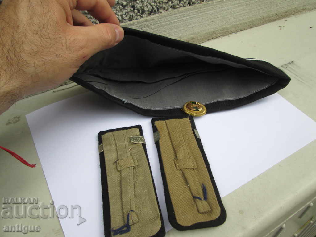 SEAMEN'S HAT, SHOULDERS AND COCKARD - 7 SEAMEN'S HAT, SHOULDERS AND COCKARD - 7