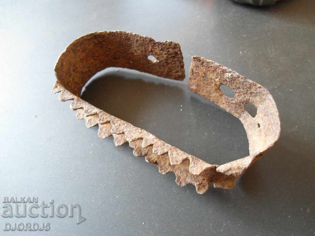 Auction An old hand grain Auction An old hand grain