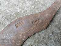 Стар ръчно кован косер с печат датировка ковано желязо сатър