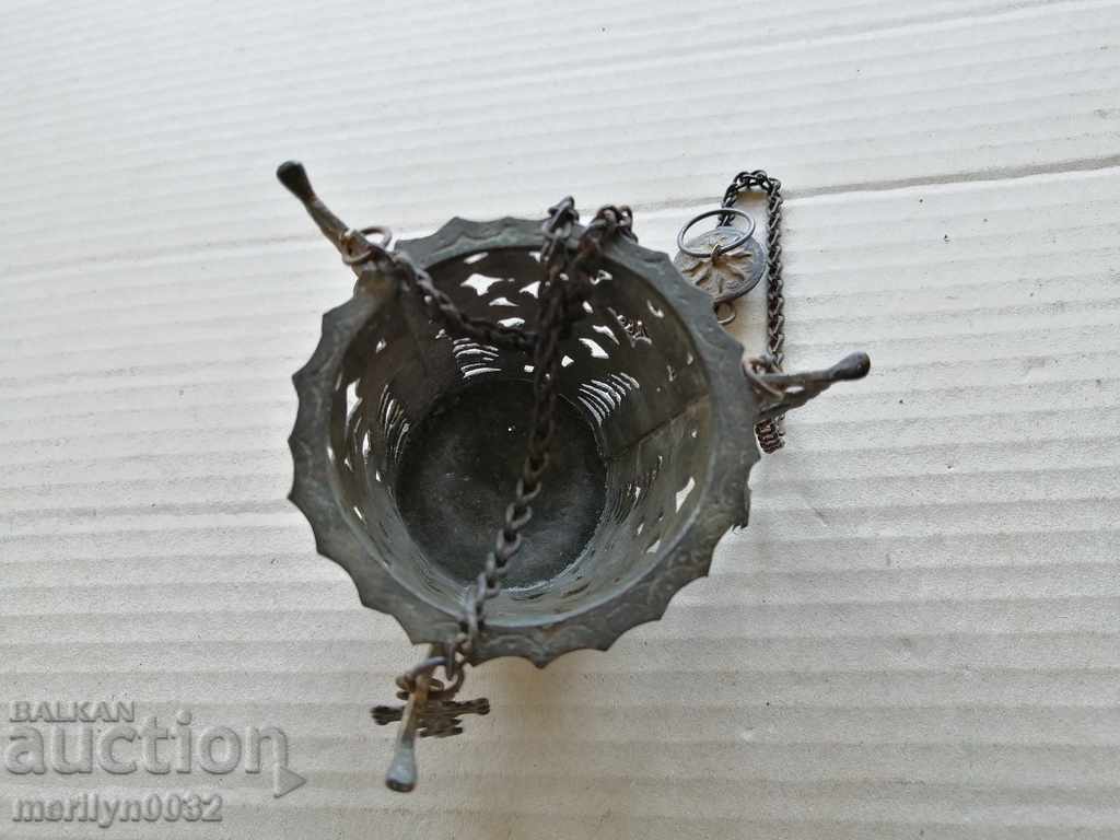 Παλαιό μπρούτζινο καντήλι χωρίς φλιτζάνι, εικόνα, θρησκεία, σταυρός Ιησούς με τιμή 89.00 BGN | € 45.50 Παλαιό μπρούτζινο καντήλι χωρίς φλιτζάνι, εικόνα, θρησκεία, σταυρός Ιησούς με τιμή 89.00 BGN | € 45.50