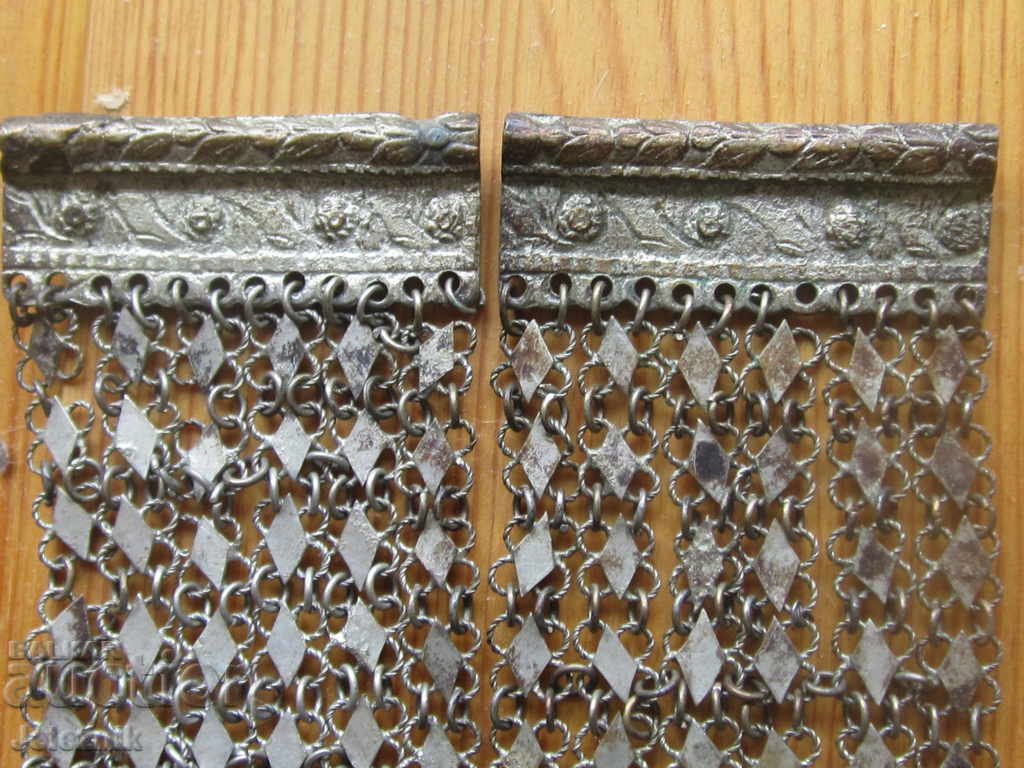 lot srebarni ethnografski vazrojdenski grivni-19vek με τιμή € 148.27 | 289.99 BGN lot srebarni ethnografski vazrojdenski grivni-19vek με τιμή € 148.27 | 289.99 BGN