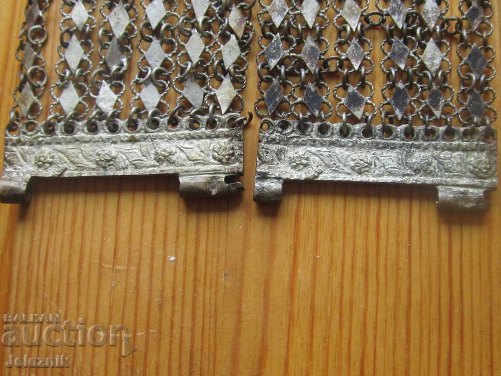 Livrarea lot srebarni ethnografski vazrojdenski grivni-19vek Livrarea lot srebarni ethnografski vazrojdenski grivni-19vek