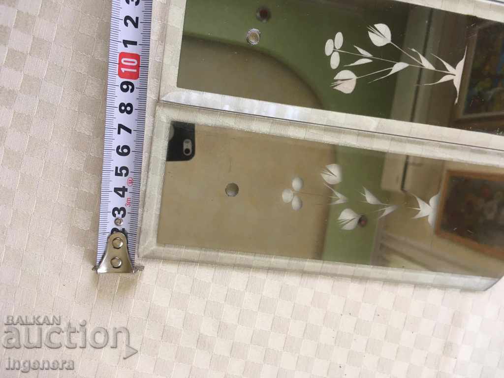 Auction MIRROR ORNAMENTS - 4 PCS Auction MIRROR ORNAMENTS - 4 PCS