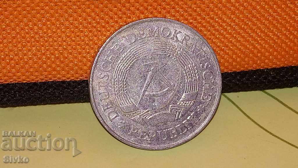 Monedă GDR 1 timbru 1977 cu preț 0.29 BGN | € 0.15 Monedă GDR 1 timbru 1977 cu preț 0.29 BGN | € 0.15