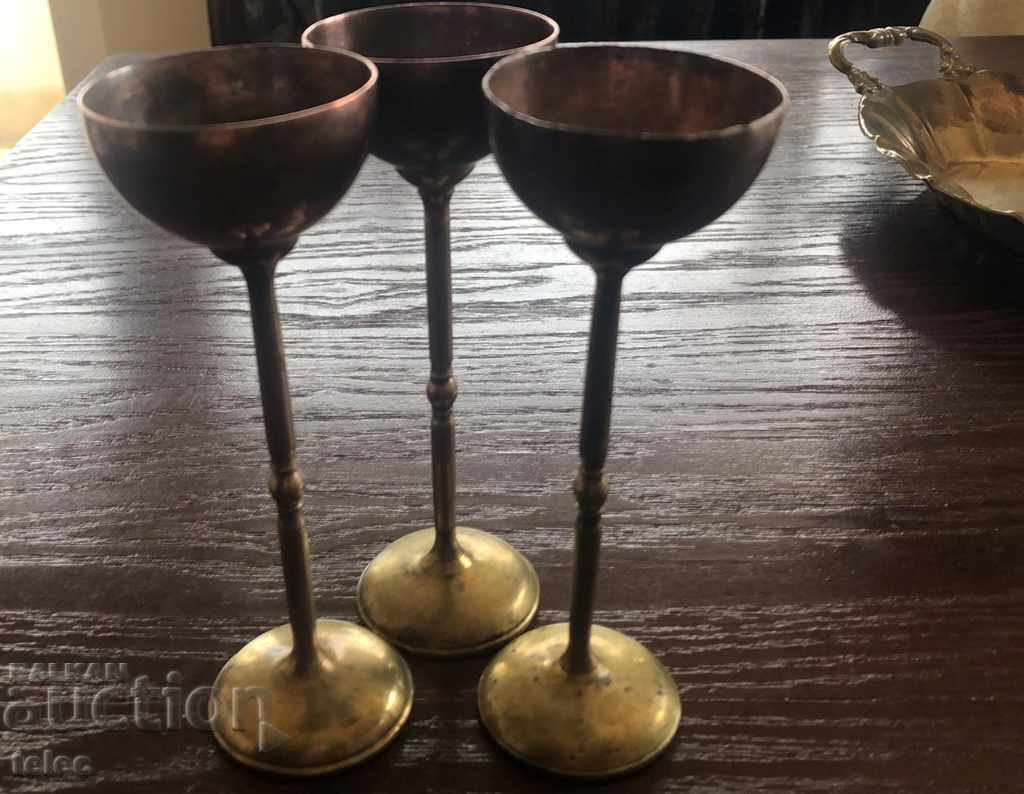 Delivery of 3 copper liquor cups and a plate Delivery of 3 copper liquor cups and a plate