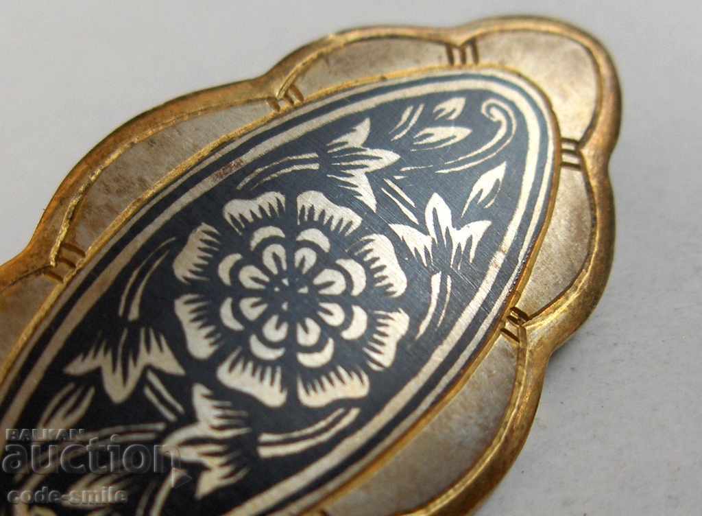Delivery of Old Russian women's brooch jewelry silver gilded nielo Delivery of Old Russian women's brooch jewelry silver gilded nielo