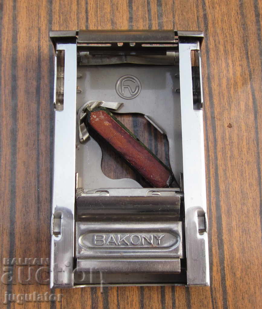 Delivery of old sharpener razor sharpener in box Delivery of old sharpener razor sharpener in box