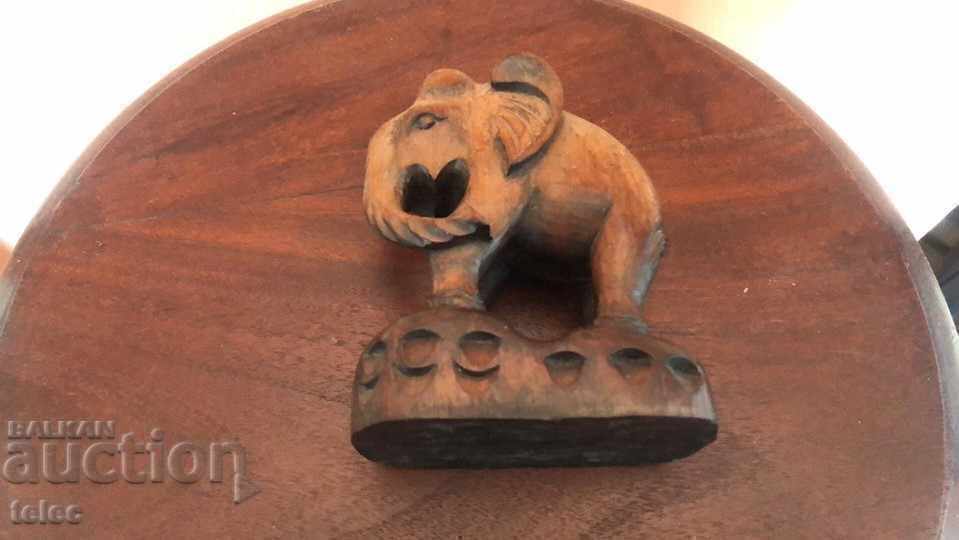 Delivery of Wooden elephant on a pedestal