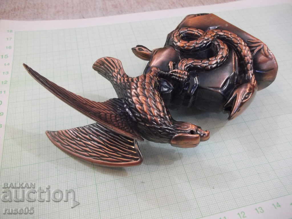 Auction Lighter "Eagle and Snake" gas piezocryst. With a soft flame working Auction Lighter "Eagle and Snake" gas piezocryst. With a soft flame working