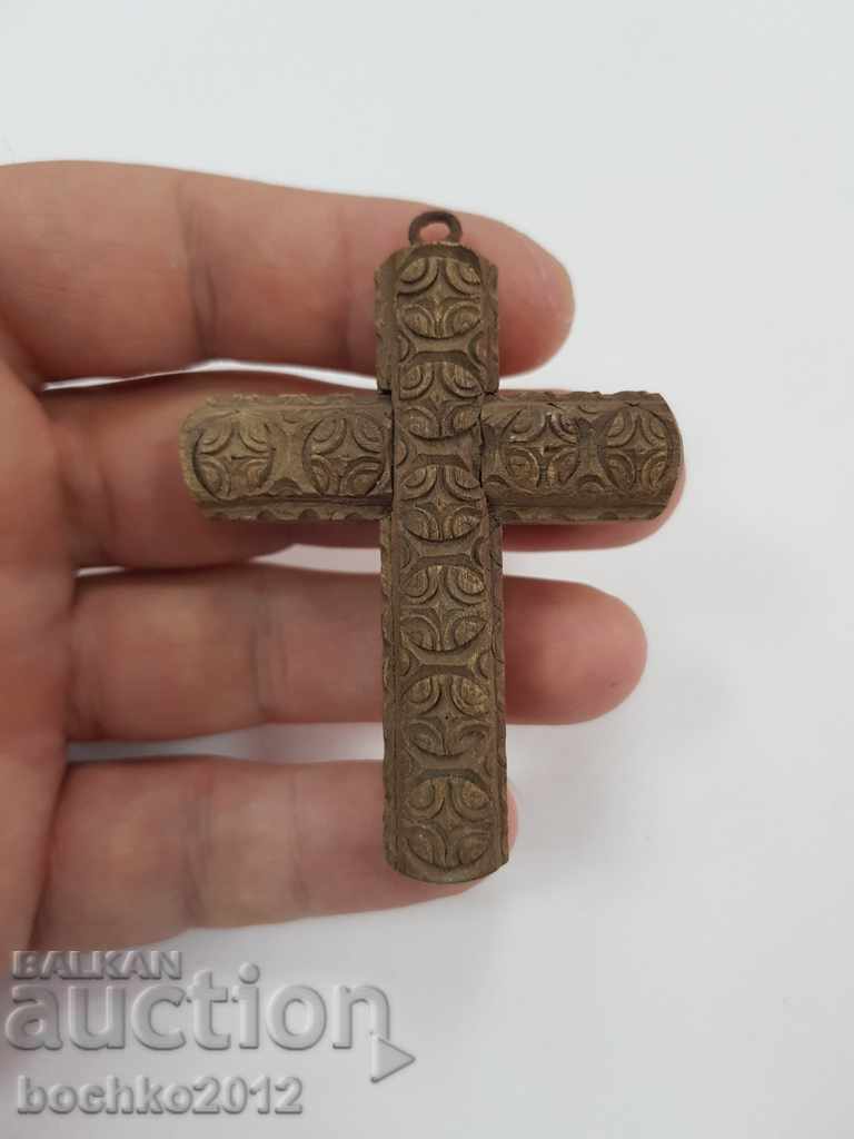 Стар български възрожденски резбован кръст 20ти век с цена € 23.00 | 44.98 лв.