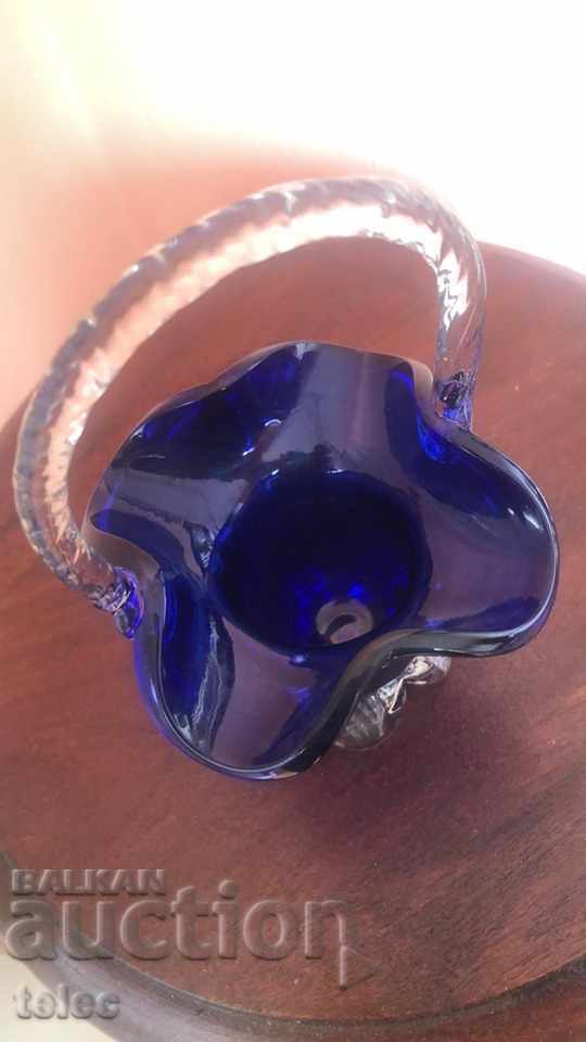 Auction  Exquisite glass basket
