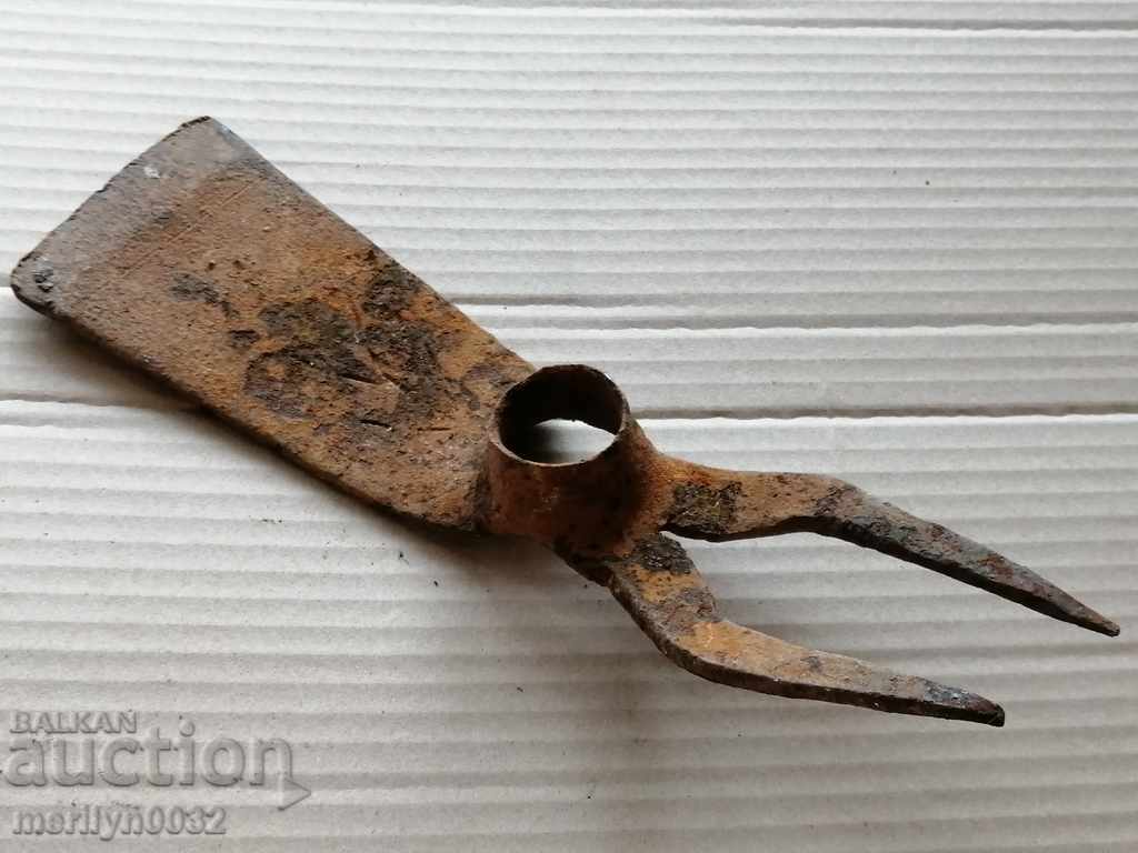 Device, tool, wrought iron picking chap with price 25.00 BGN | € 12.78 Device, tool, wrought iron picking chap with price 25.00 BGN | € 12.78