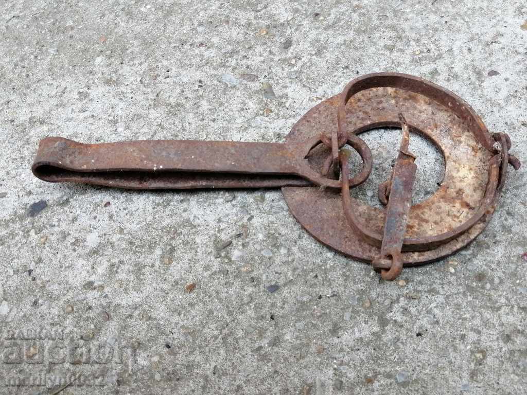 Hand forged wrought iron trap - 5 Hand forged wrought iron trap - 5