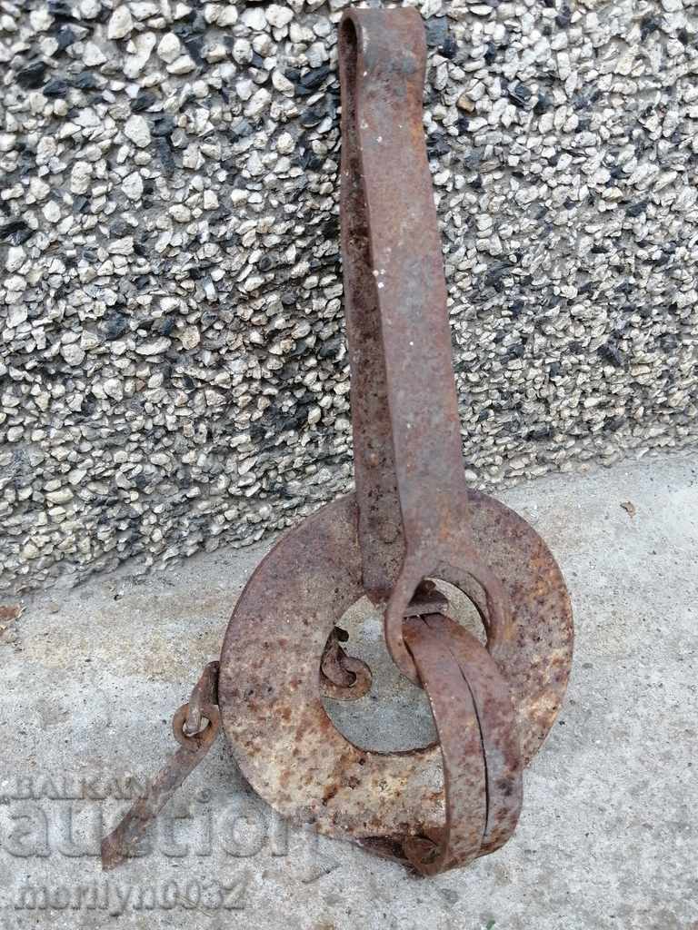 Hand forged wrought iron trap - 6 Hand forged wrought iron trap - 6