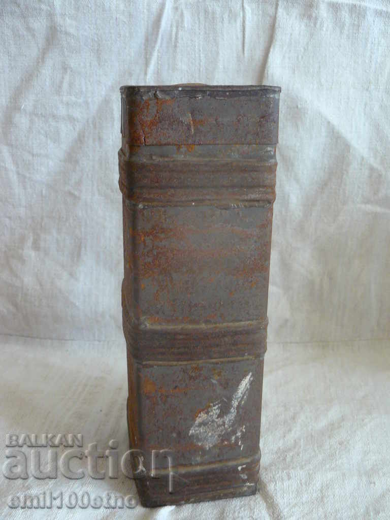 Delivery of An old tin box - probably a military one Delivery of An old tin box - probably a military one