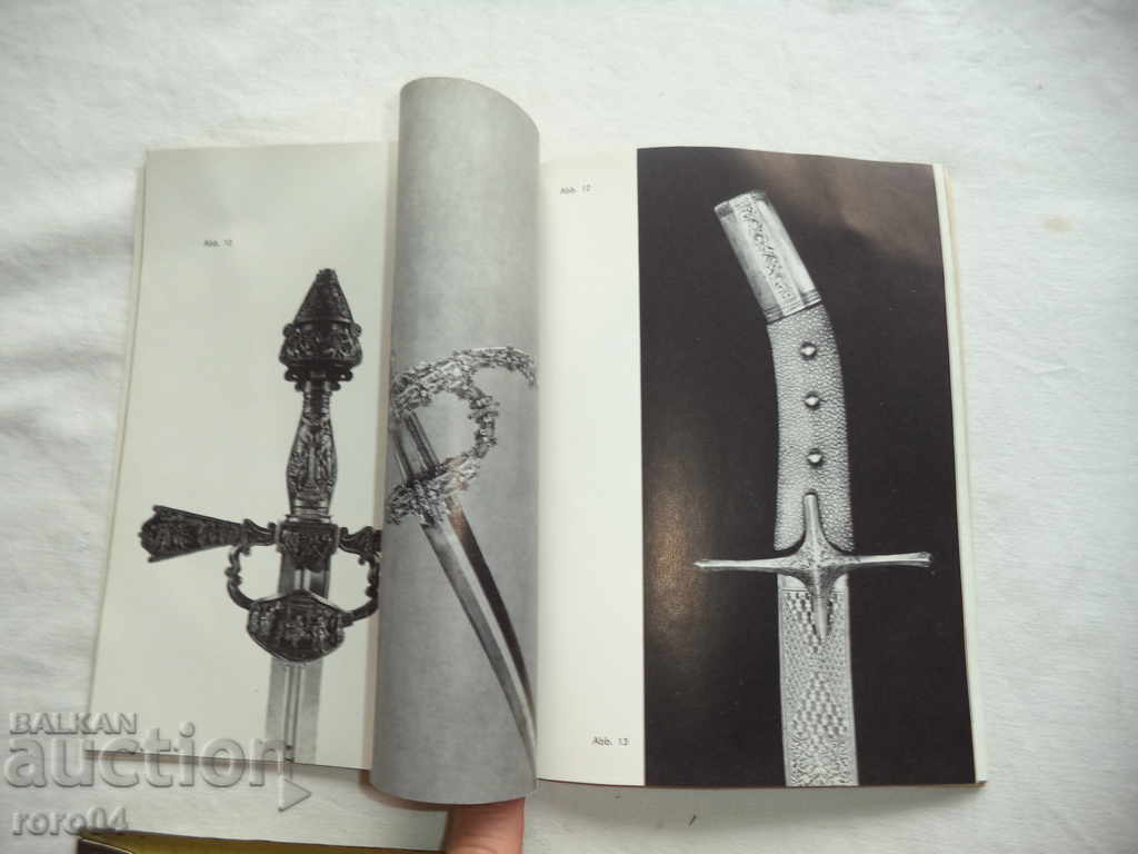 RIFLES - SWORDS - ARMOR - 5 RIFLES - SWORDS - ARMOR - 5