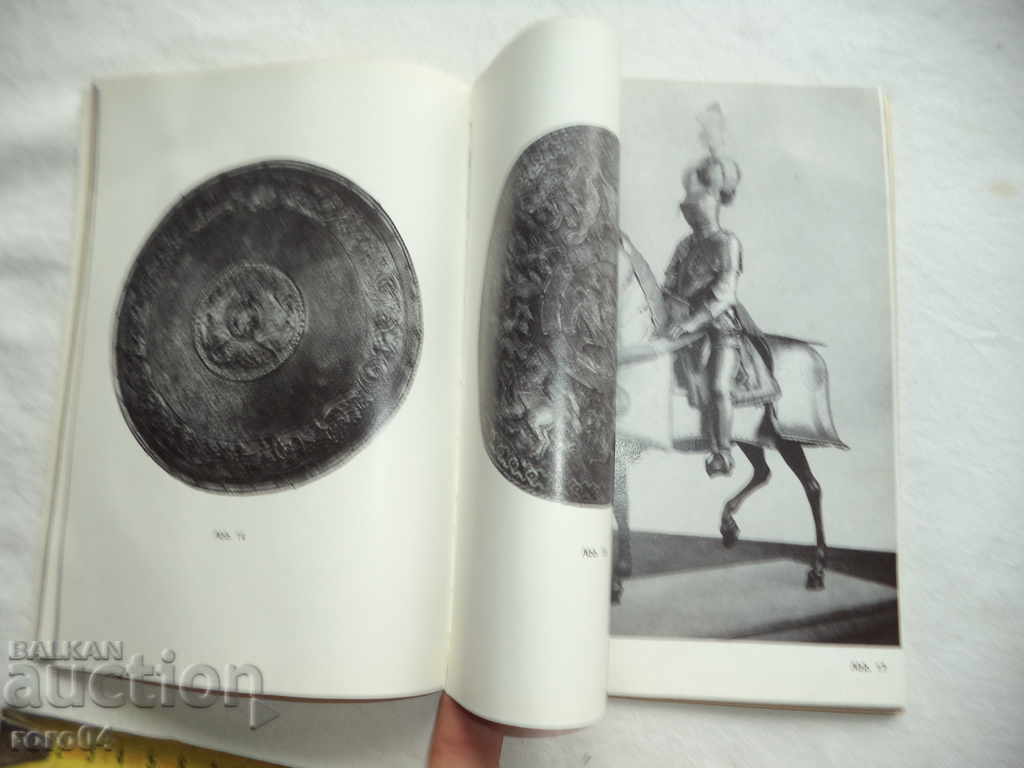 RIFLES - SWORDS - ARMOR - 6 RIFLES - SWORDS - ARMOR - 6